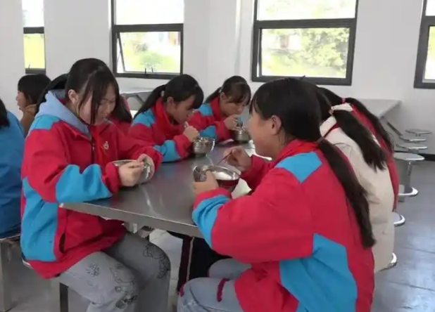 安全意识让学生把握游水技能具备