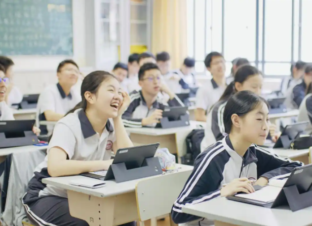 课程群组让学生在自主选择主动参